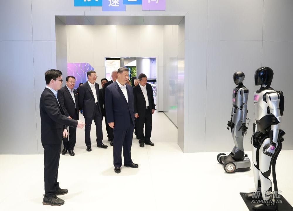 习近平总书记到上海调研，梁萝代表具身智能行业汇报进展